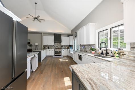 8465 Settlers Passage Brecksville OH 44141