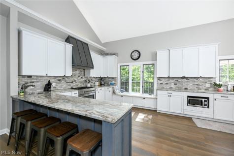 8465 Settlers Passage Brecksville OH 44141