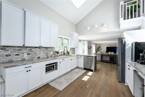 8465 Settlers Passage Brecksville OH 44141