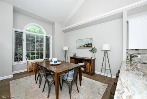 8465 Settlers Passage Brecksville OH 44141