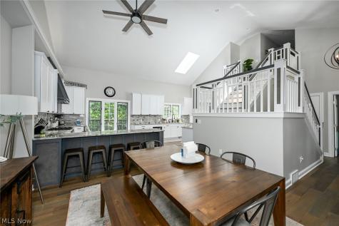 8465 Settlers Passage Brecksville OH 44141