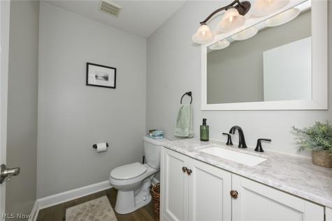 8465 Settlers Passage Brecksville OH 44141