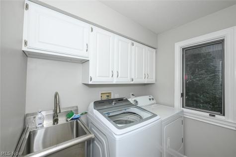 8465 Settlers Passage Brecksville OH 44141