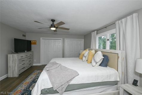 8465 Settlers Passage Brecksville OH 44141