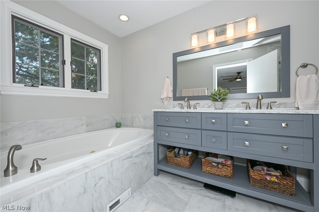 8465 Settlers Passage Brecksville OH 44141