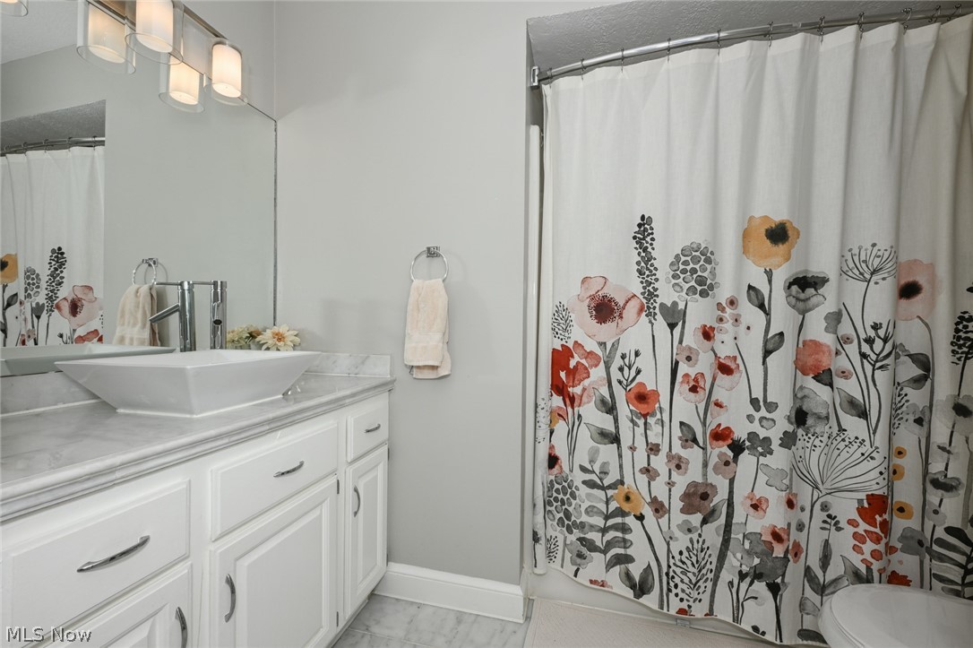 8465 Settlers Passage Brecksville OH 44141