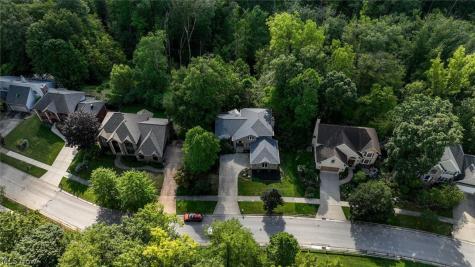 8465 Settlers Passage Brecksville OH 44141