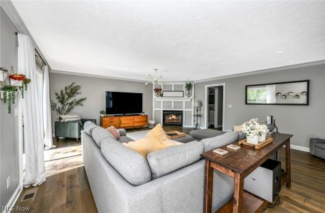 8465 Settlers Passage Brecksville OH 44141