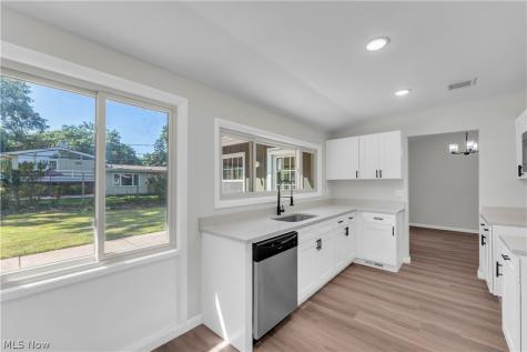 568 Huntley Court Bay Village OH 44140