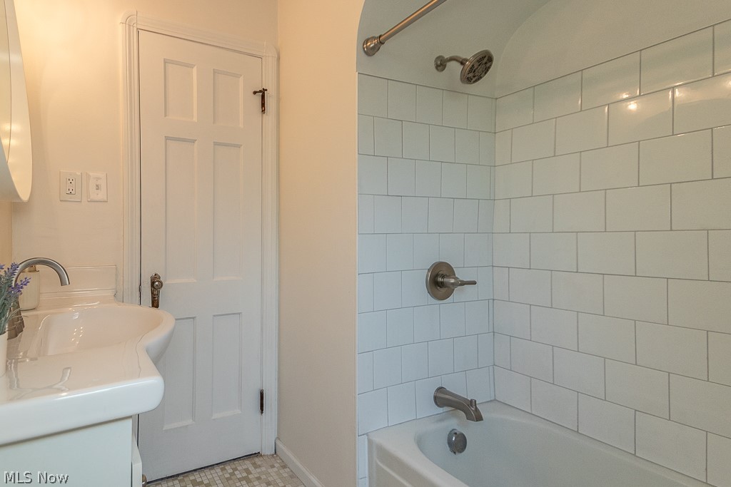 4038 W 140th Street Cleveland OH 44135