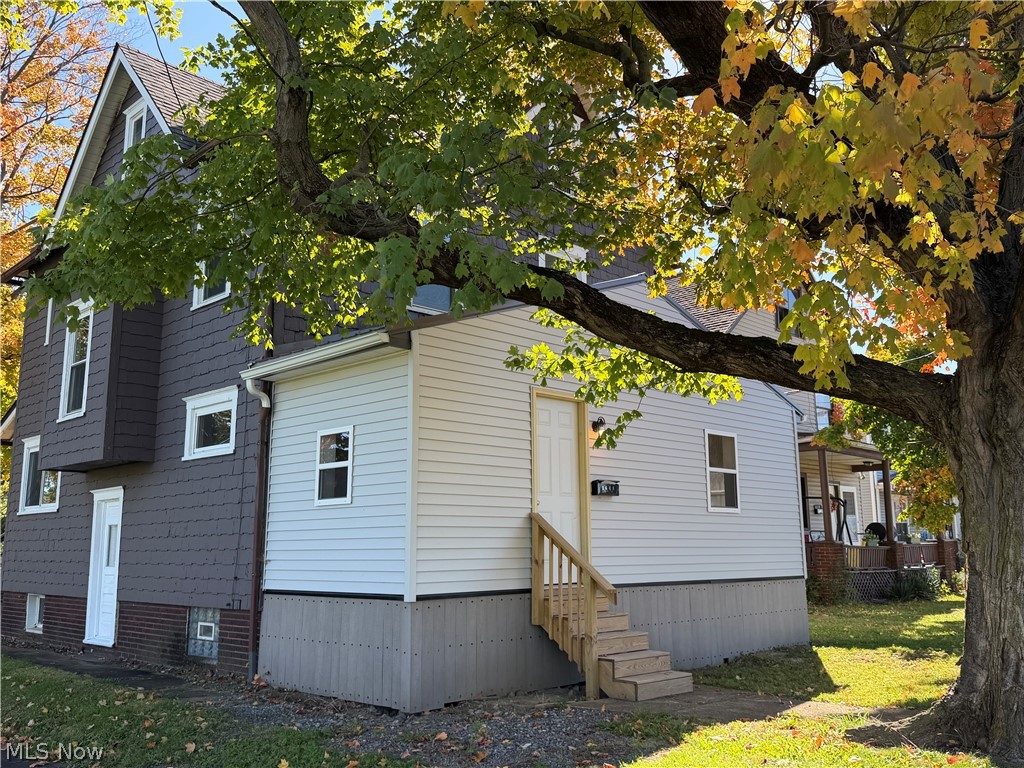 1648 Harrisburg NE Canton OH 44705