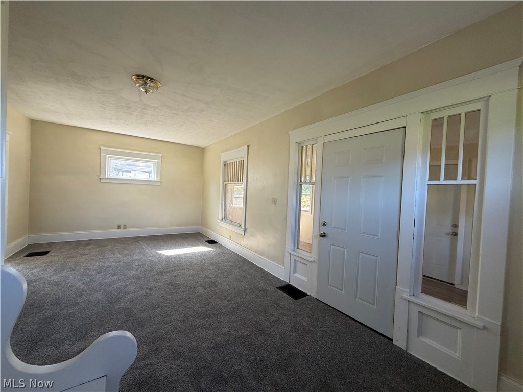 1648 Harrisburg NE Canton OH 44705
