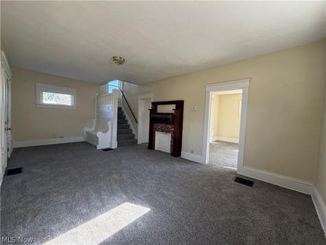 1648 Harrisburg NE Canton OH 44705