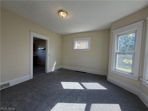 1648 Harrisburg NE Canton OH 44705
