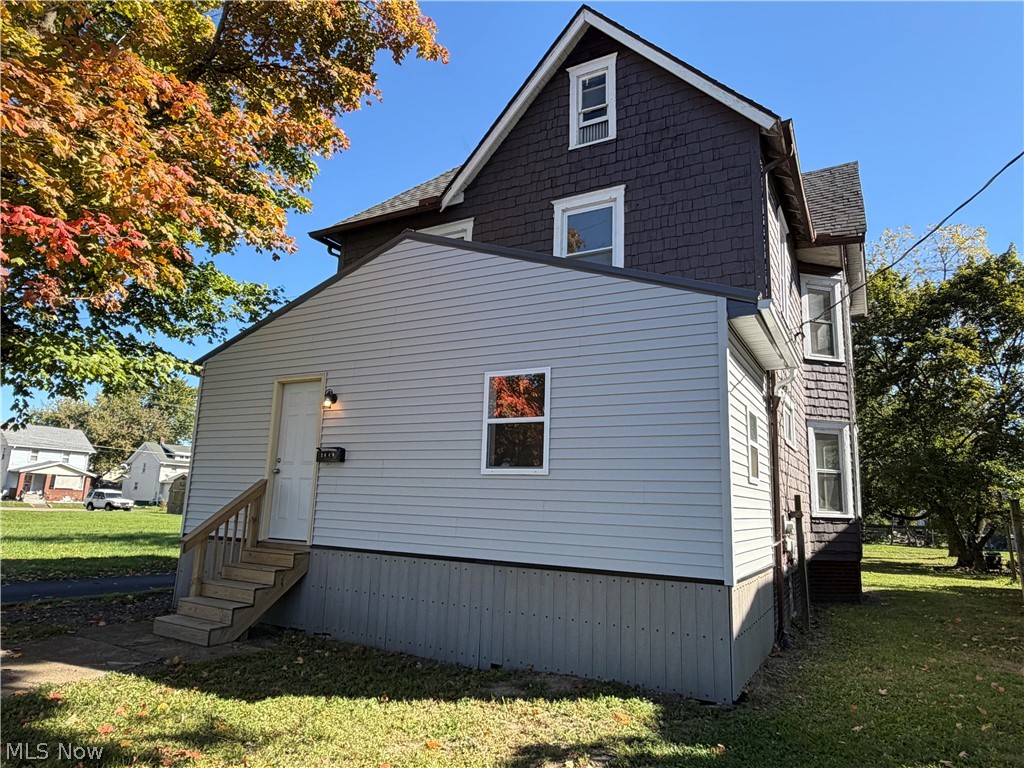 1648 Harrisburg NE Canton OH 44705