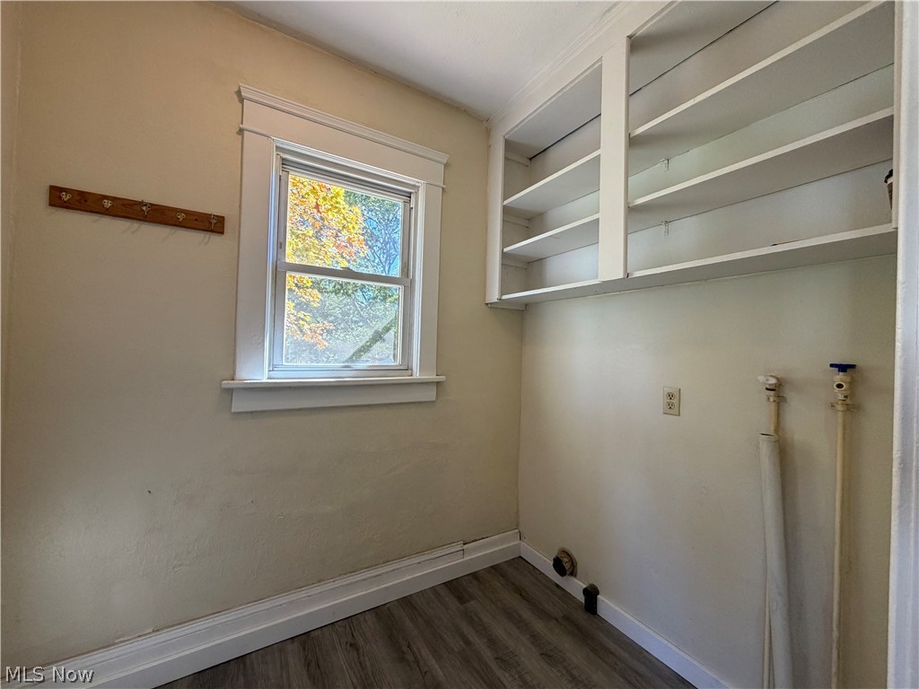 1648 Harrisburg NE Canton OH 44705