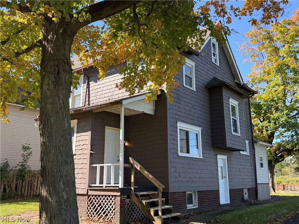 1648 Harrisburg NE Canton OH 44705