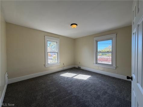 1648 Harrisburg NE Canton OH 44705