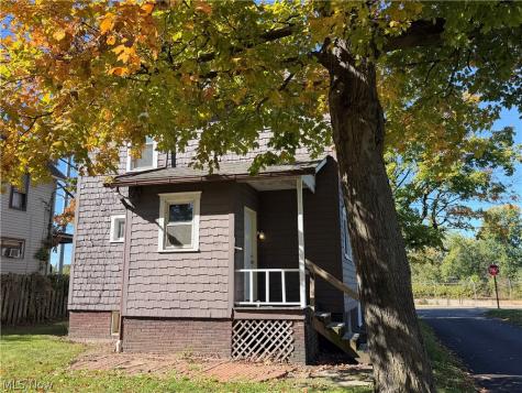1648 Harrisburg NE Canton OH 44705