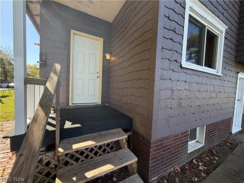 1648 Harrisburg NE Canton OH 44705