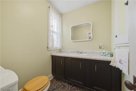 143 E Highland Avenue Ravenna OH 44266