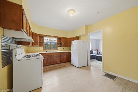 143 E Highland Avenue Ravenna OH 44266