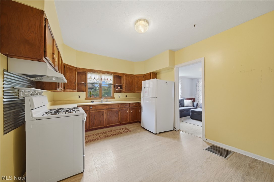 143 E Highland Avenue Ravenna OH 44266