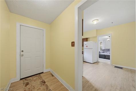 143 E Highland Avenue Ravenna OH 44266