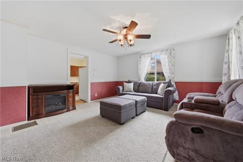 143 E Highland Avenue Ravenna OH 44266