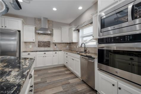 6188 Cartage Avenue NW Canal Fulton OH 44614