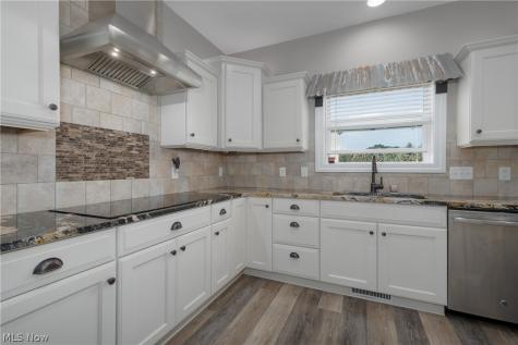 6188 Cartage Avenue NW Canal Fulton OH 44614