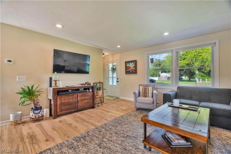 8263 Winterwood Avenue NW North Canton OH 44720