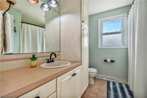 8263 Winterwood Avenue NW North Canton OH 44720