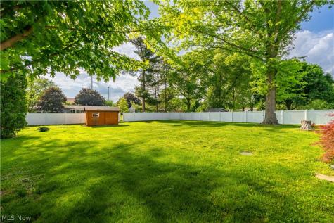 8263 Winterwood Avenue NW North Canton OH 44720