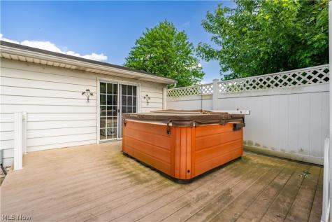 8263 Winterwood Avenue NW North Canton OH 44720