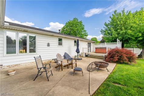 8263 Winterwood Avenue NW North Canton OH 44720