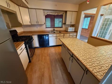 138 Valley Forge Circle Elyria OH 44035