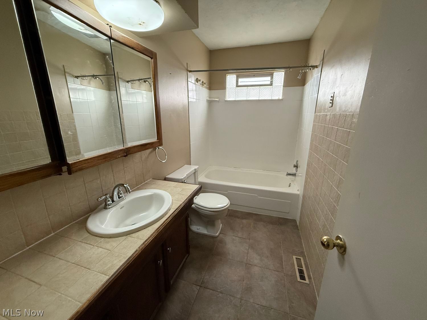 138 Valley Forge Circle Elyria OH 44035