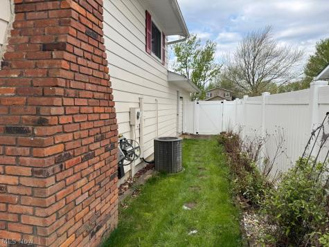 138 Valley Forge Circle Elyria OH 44035