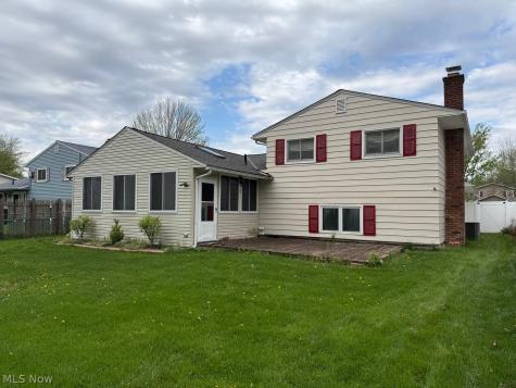 138 Valley Forge Circle Elyria OH 44035