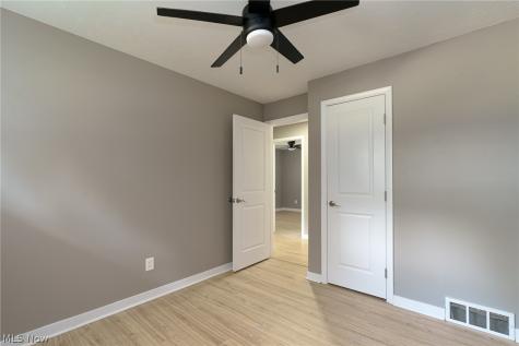 6150 Vernondale Drive Parma Heights OH 44130