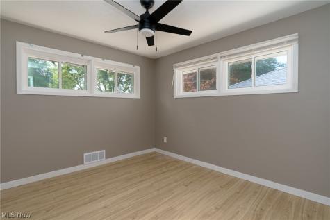 6150 Vernondale Drive Parma Heights OH 44130