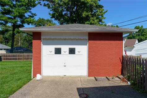 6150 Vernondale Drive Parma Heights OH 44130