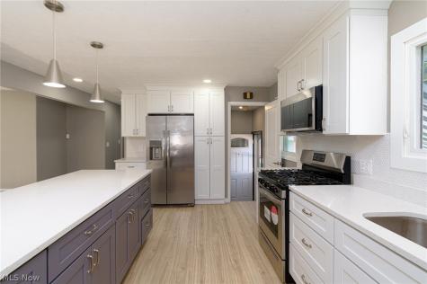 6150 Vernondale Drive Parma Heights OH 44130