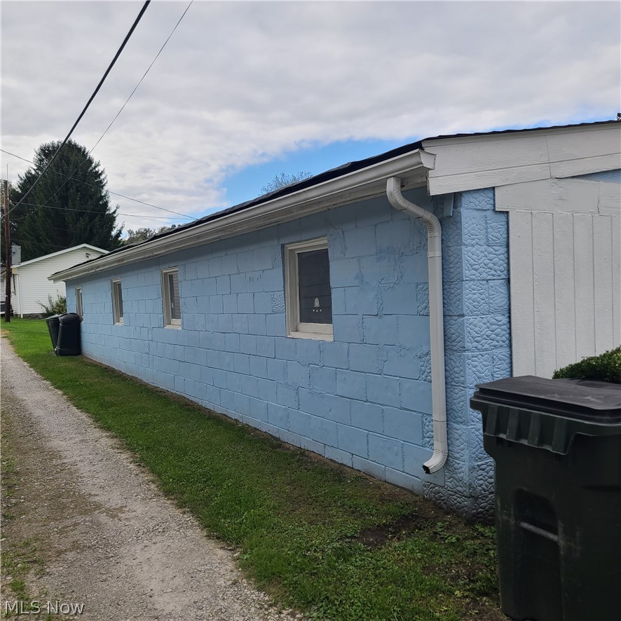 109 Sycamore Street Adena OH 43901