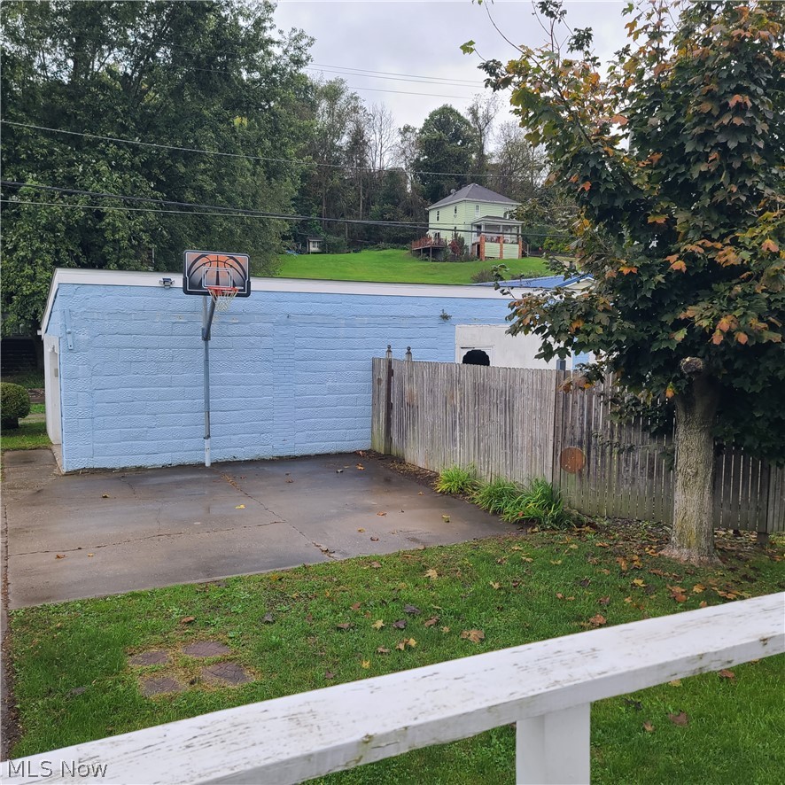 109 Sycamore Street Adena OH 43901