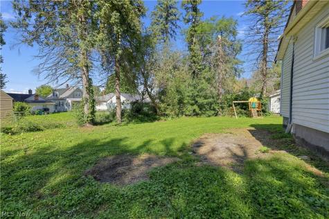 1717 Root Avenue NE Canton OH 44705