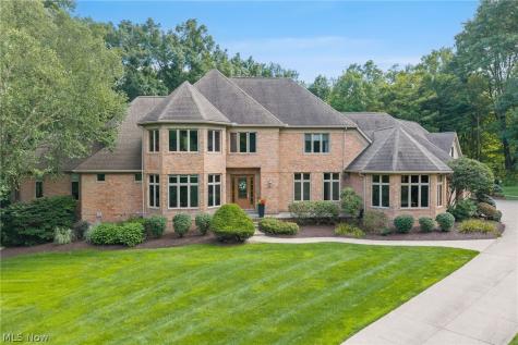 1088 River Woods Drive Hinckley OH 44233