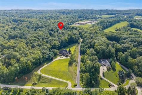 1088 River Woods Drive Hinckley OH 44233