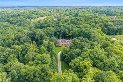 1088 River Woods Drive Hinckley OH 44233